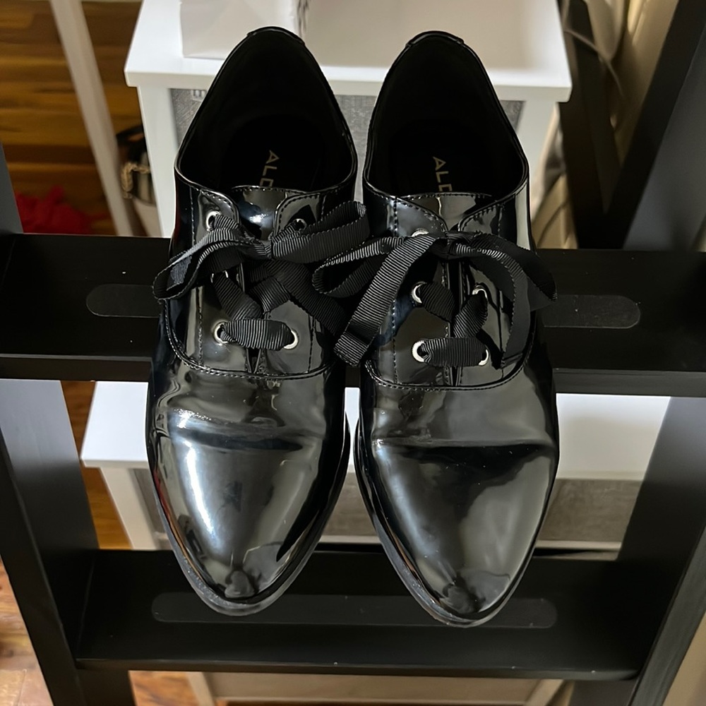 Aldo shoes. Only wore them twice, very elegant.